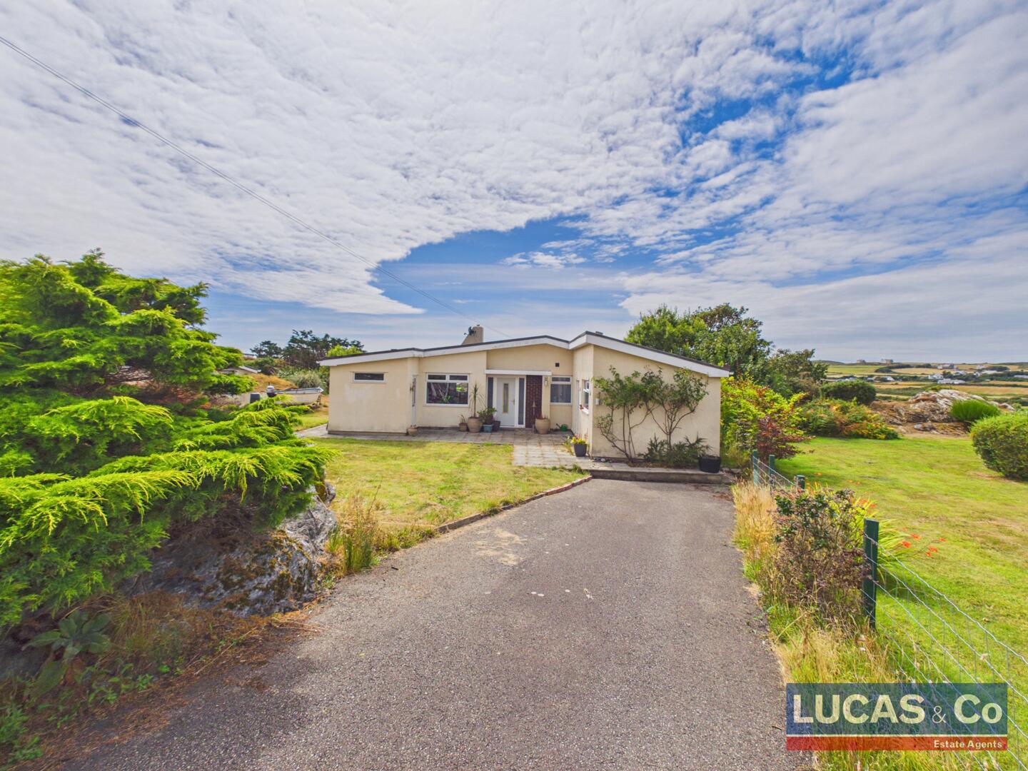 4 bed property in Pentre Gwyddel, Rhoscolyn